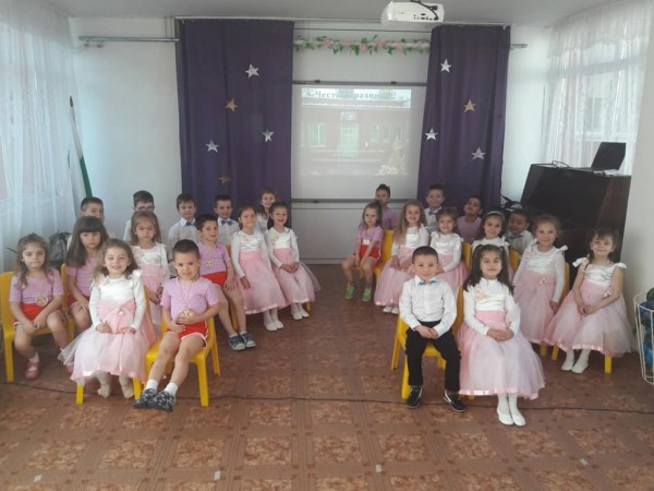 Палавниците от „Юрий Гагарин“ празнуват своя празник