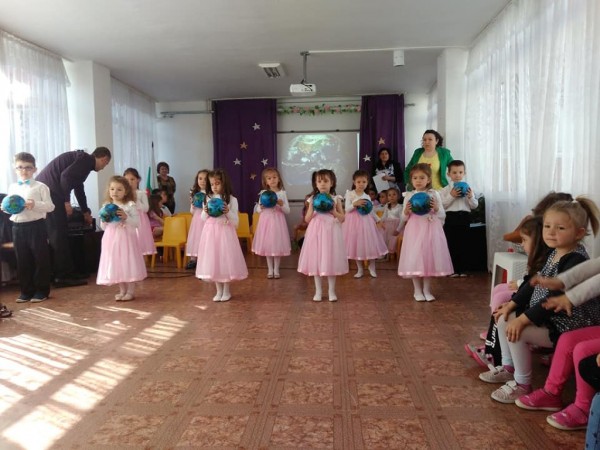 Палавниците от „Юрий Гагарин“ празнуват своя празник