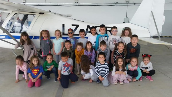 Казанлъшки малчугани очи в очи с авиацията