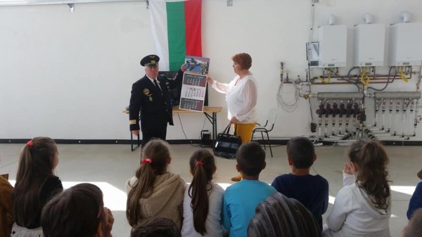 Казанлъшки малчугани очи в очи с авиацията