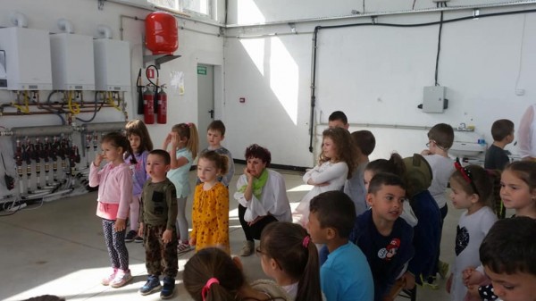 Казанлъшки малчугани очи в очи с авиацията