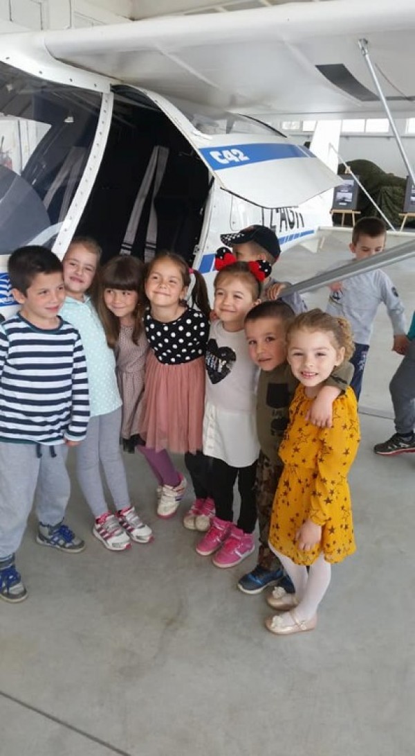 Казанлъшки малчугани очи в очи с авиацията