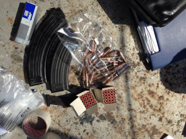 Незаконни автомати, пистолети и патрони иззети от трима, сред които има казанлъчанин