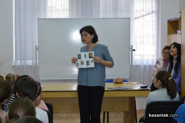 Широки усмивки и интерес към четенето, предизвикани от Мария Донева