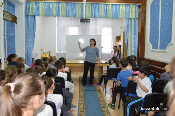 Широки усмивки и интерес към четенето, предизвикани от Мария Донева