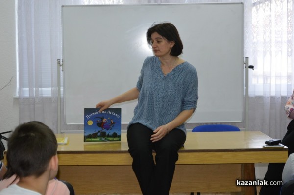 Широки усмивки и интерес към четенето, предизвикани от Мария Донева