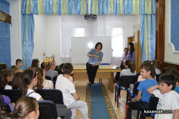 Широки усмивки и интерес към четенето, предизвикани от Мария Донева