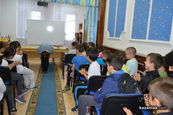 Широки усмивки и интерес към четенето, предизвикани от Мария Донева