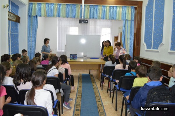 Широки усмивки и интерес към четенето, предизвикани от Мария Донева