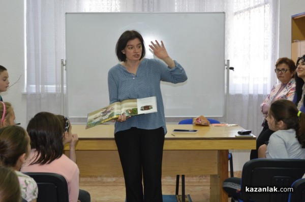 Широки усмивки и интерес към четенето, предизвикани от Мария Донева