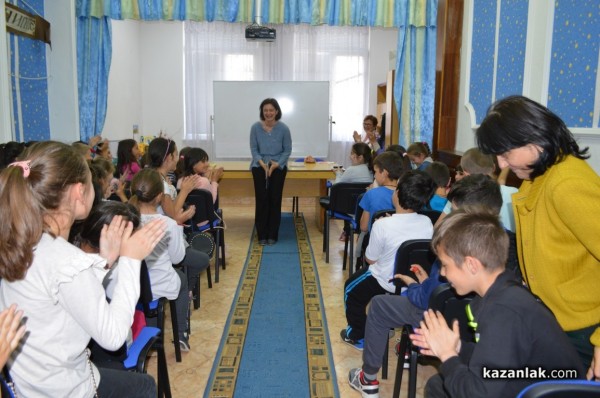 Широки усмивки и интерес към четенето, предизвикани от Мария Донева