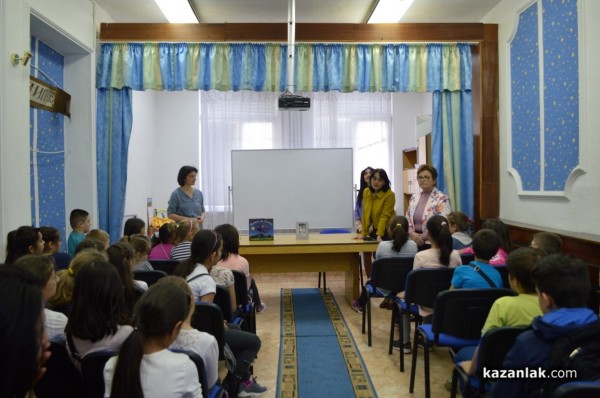 Широки усмивки и интерес към четенето, предизвикани от Мария Донева