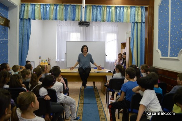 Широки усмивки и интерес към четенето, предизвикани от Мария Донева