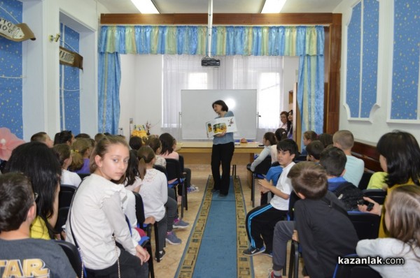 Широки усмивки и интерес към четенето, предизвикани от Мария Донева