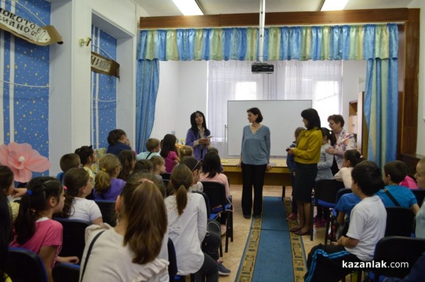 Широки усмивки и интерес към четенето, предизвикани от Мария Донева