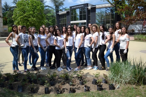 Кандидатките за Царица Роза 2018 засадиха рози