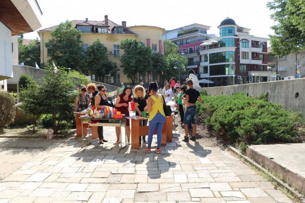 Благотворителен базар. Да подарим надежда