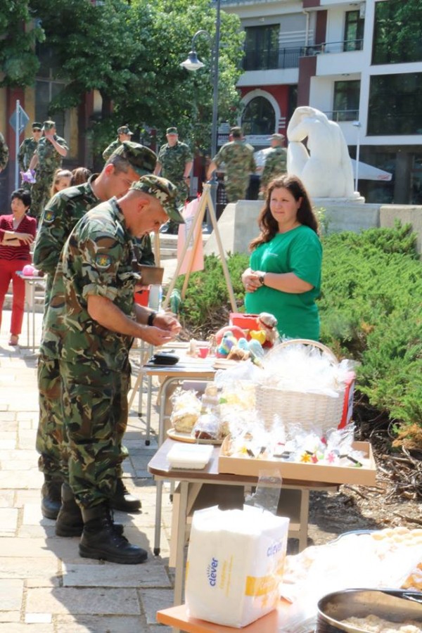 Благотворителен базар. Да подарим надежда
