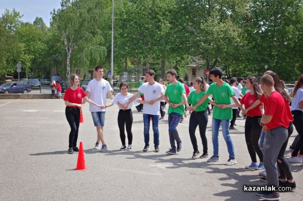 Учениците от Математическата гимназия се надиграваха на хора