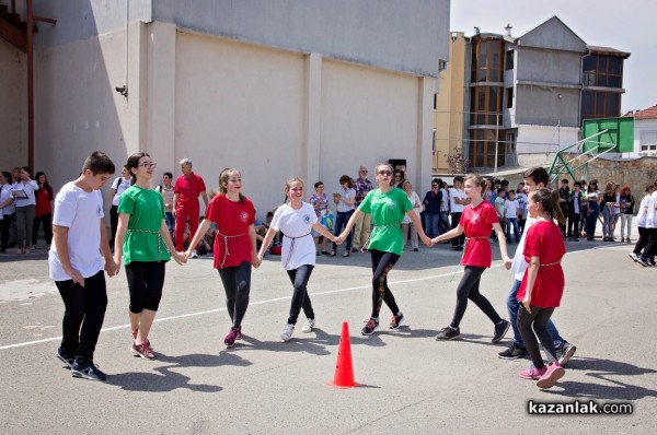 Учениците от Математическата гимназия се надиграваха на хора