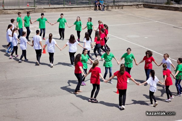 Учениците от Математическата гимназия се надиграваха на хора