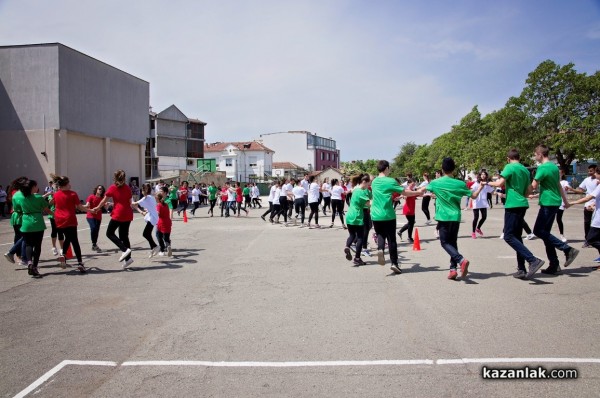 Учениците от Математическата гимназия се надиграваха на хора