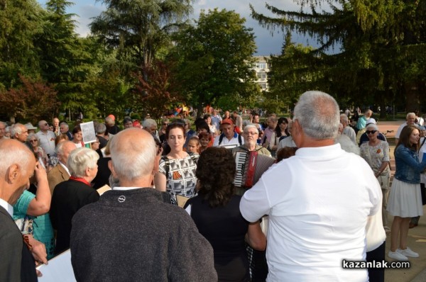 “Безсмъртният полк“ шества в Казанлък за втори път