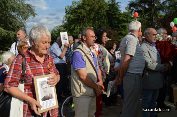 “Безсмъртният полк“ шества в Казанлък за втори път