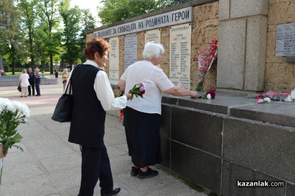 “Безсмъртният полк“ шества в Казанлък за втори път