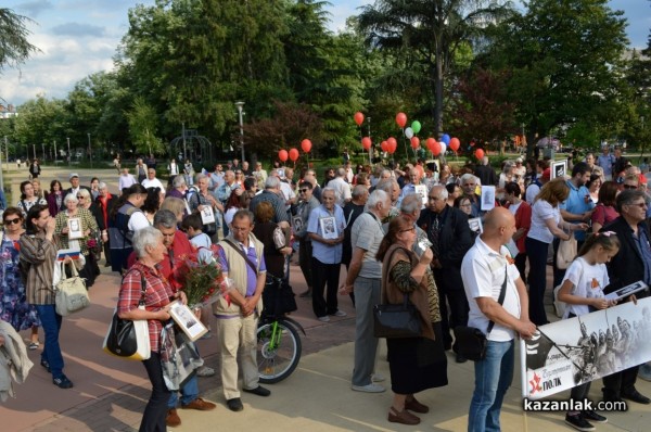 “Безсмъртният полк“ шества в Казанлък за втори път