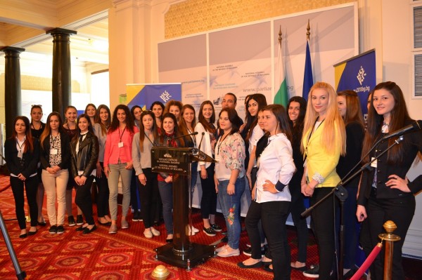 Кандидатките за Царица Роза 2018 посетиха Парламента