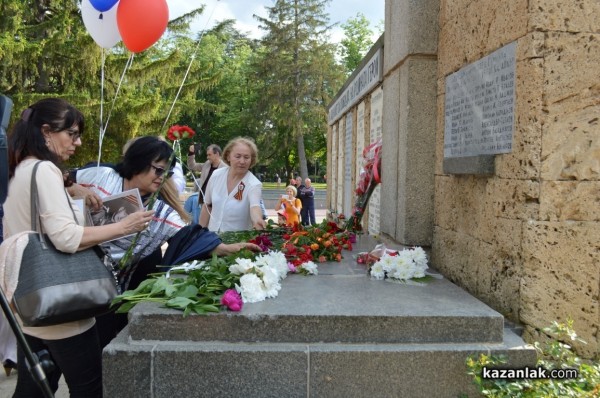 “Безсмъртният полк“ шества в Казанлък за втори път