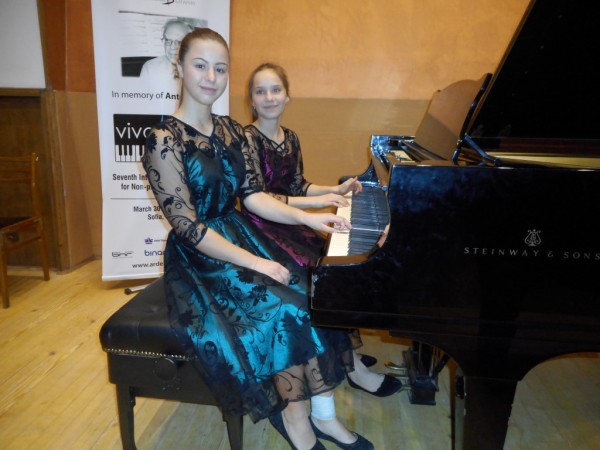 Нови успехи на музикалните подиуми за казанлъшки пианисти