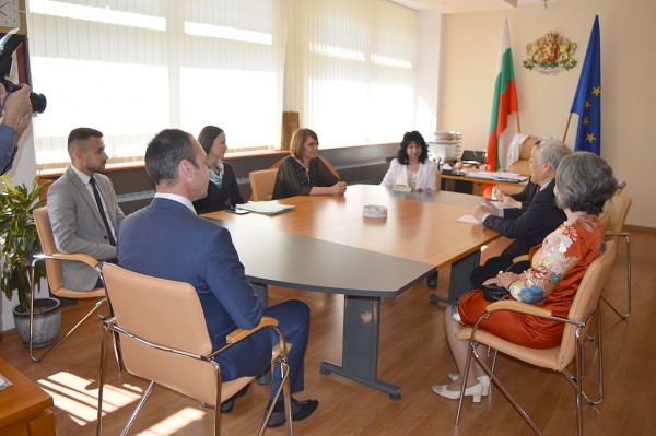 Кметът на Казанлък се срещна с посланика на Япония