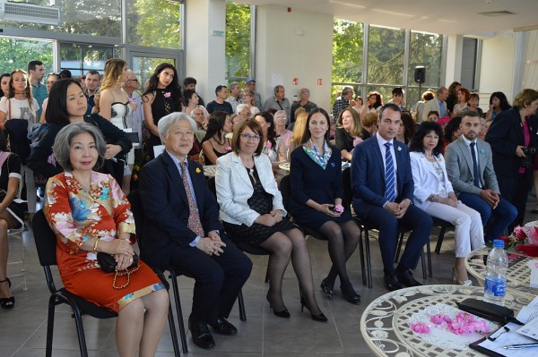 Евродепутатът Ева Майдел кани победителката в конкурса Царица Роза 2018 в Брюксел