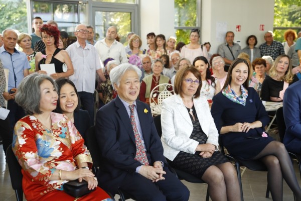 Евродепутатът Ева Майдел кани победителката в конкурса Царица Роза 2018 в Брюксел