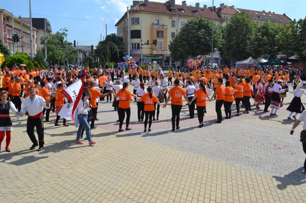 Първо шествие на розоберачите в Казанлък