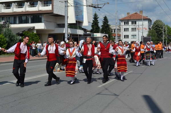 Първо шествие на розоберачите в Казанлък