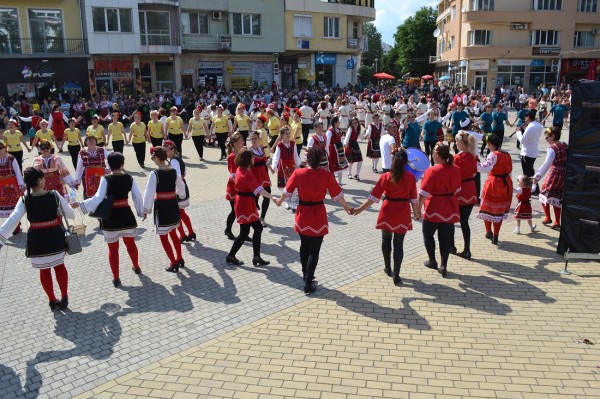 Първо шествие на розоберачите в Казанлък