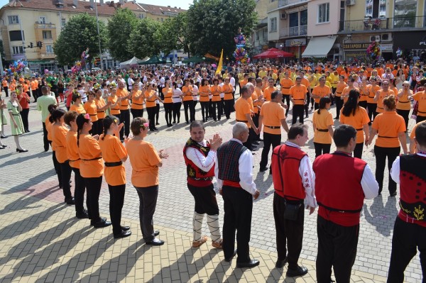 Първо шествие на розоберачите в Казанлък