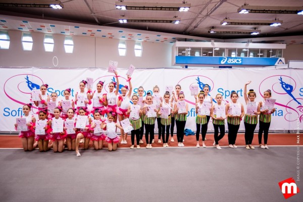 16 медала извоюваха казанлъшките гимнастички