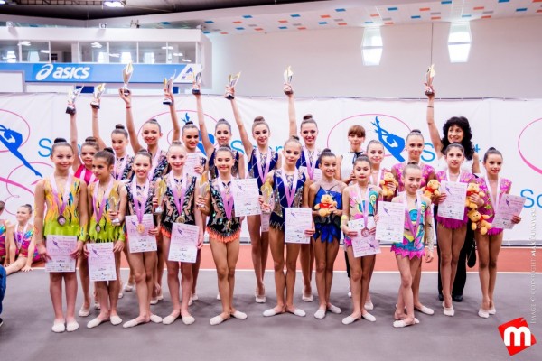16 медала извоюваха казанлъшките гимнастички