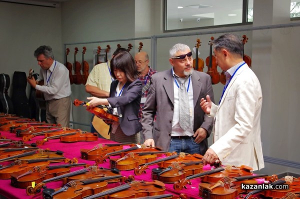 Над 120 инструменти участват в Международния конкурс по лютиерство в Казанлък