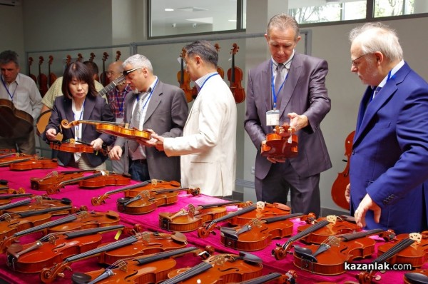 Над 120 инструменти участват в Международния конкурс по лютиерство в Казанлък