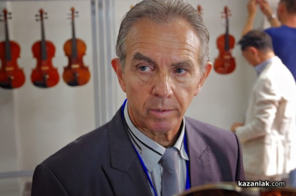 Над 120 инструменти участват в Международния конкурс по лютиерство в Казанлък