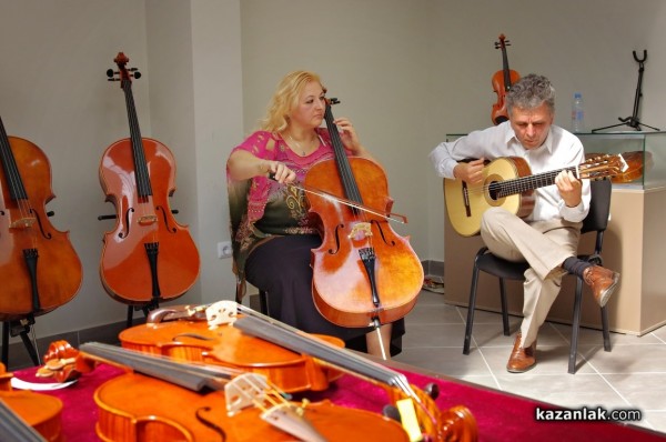 Над 120 инструменти участват в Международния конкурс по лютиерство в Казанлък