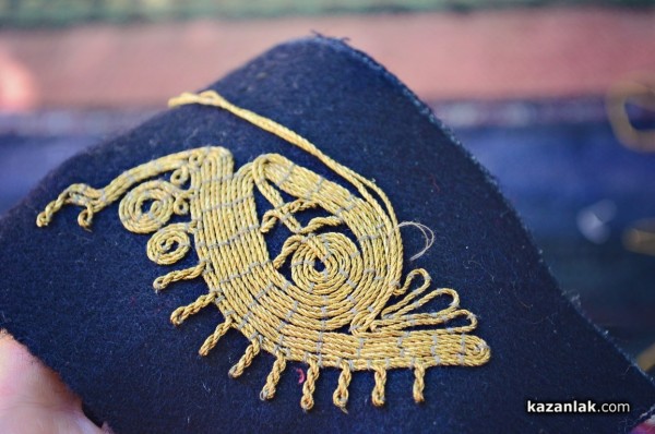 Трио “Калина“ показаха български носии и автентични техники за изработването им