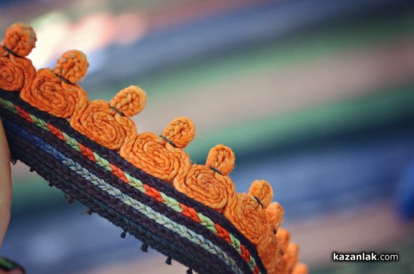 Трио “Калина“ показаха български носии и автентични техники за изработването им