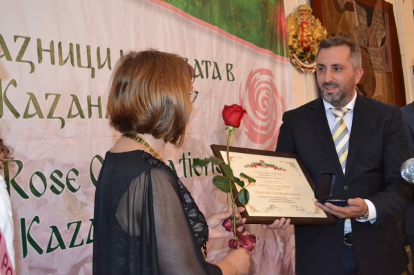 Проф. Теньо Попминчев и Христо Стоянов вече са почетни граждани на Казанлък