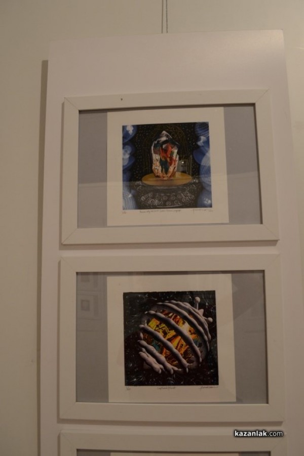 Изложбата на малка графика ще ви пренесе в друга вселена